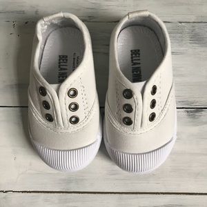 🆕 NWOT Toddler off white slip on sneakers. Size 6